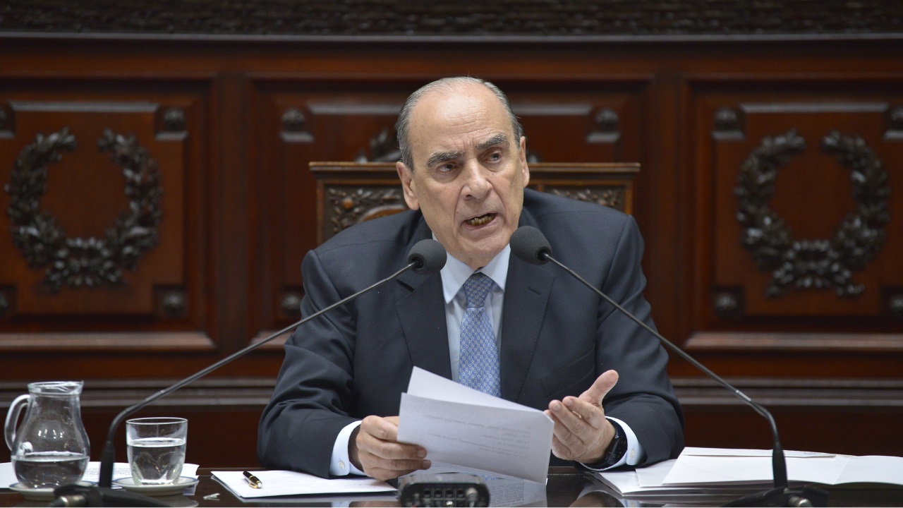 Francos marca diferencias y reabre el canal con gobernadores pese al enojo de Milei