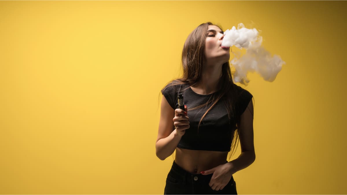Adolescentes que usan vapeadores presentan hasta seis veces más riesgo de beber alcohol