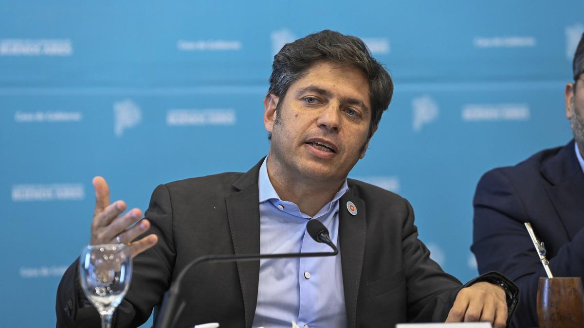 Kicillof avanza en el desdoblamiento electoral y evalúa alternativas tras la suspensión de las PASO.