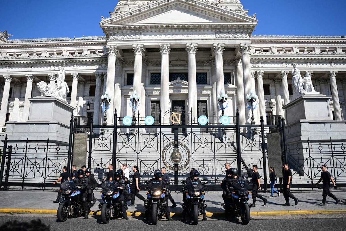 Milei sigue de cerca la previa de la marcha mientras Karina recibe a Bullrich en Casa Rosada