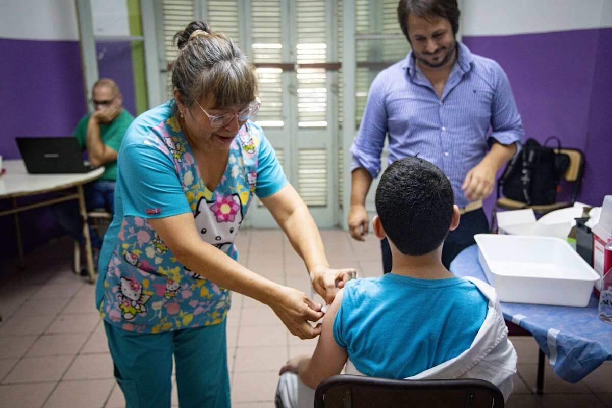 Sarampión: despliegan operativos de vacunación en escuelas por el aumento de casos