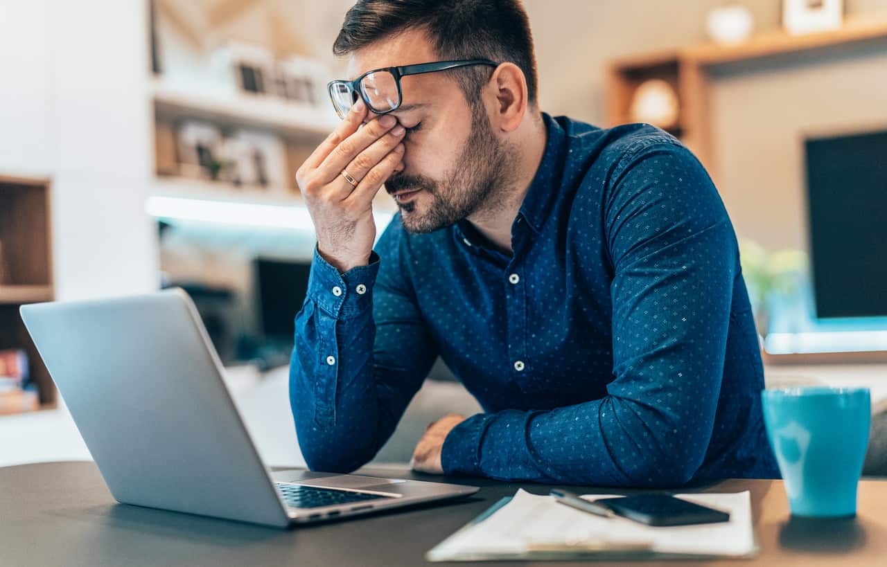 Uso de pantallas y fatiga ocular: el problema que crece en silencio