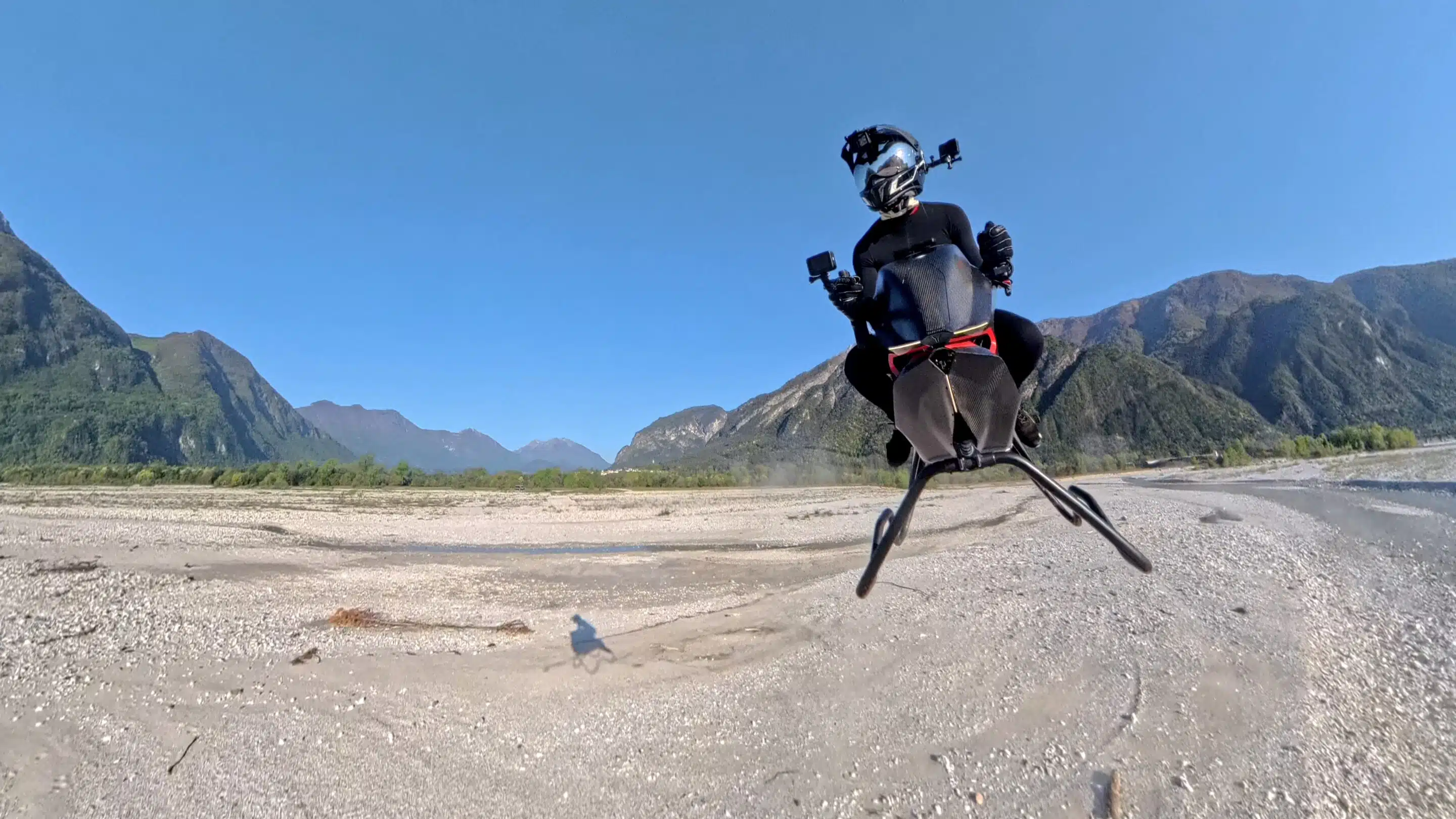 De la ciencia ficción a la realidad: presentaron una moto voladora inspirada en Star Wars y GTA