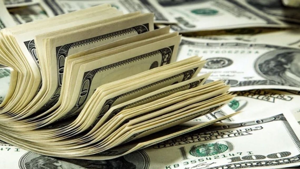 El blue avanzó cinco pesos y cerró en 1.565 pesos para la venta en la rueda cambiaria de este martes