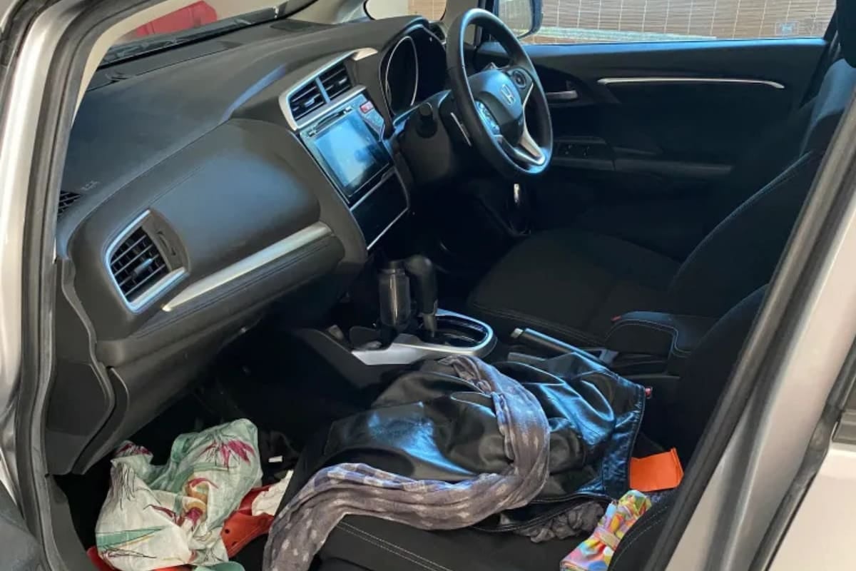 El interior del auto como reflejo de la rutina: lo que dice la ciencia del detallado y lo que esconde el espejo retrovisor