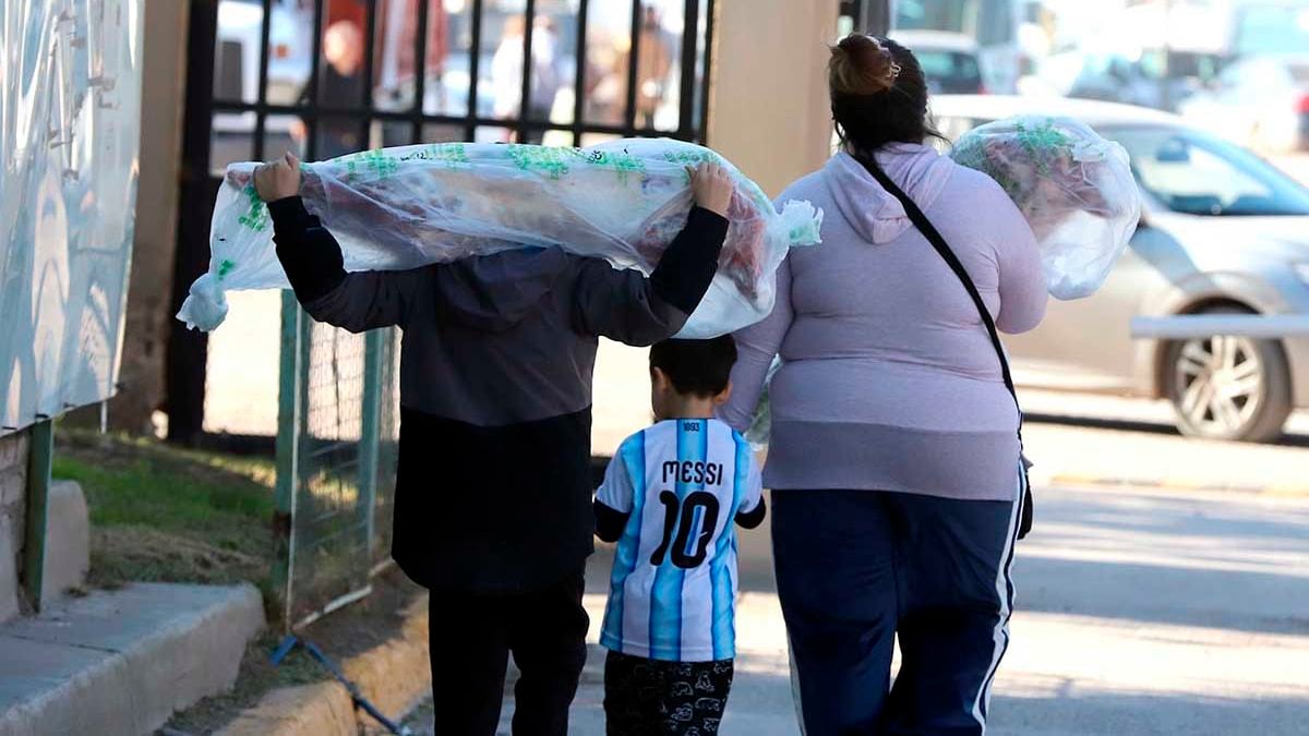 Sábados de mercado en Neuquén: chivito del norte, trucha patagónica y la opción de comprar entre vecinos