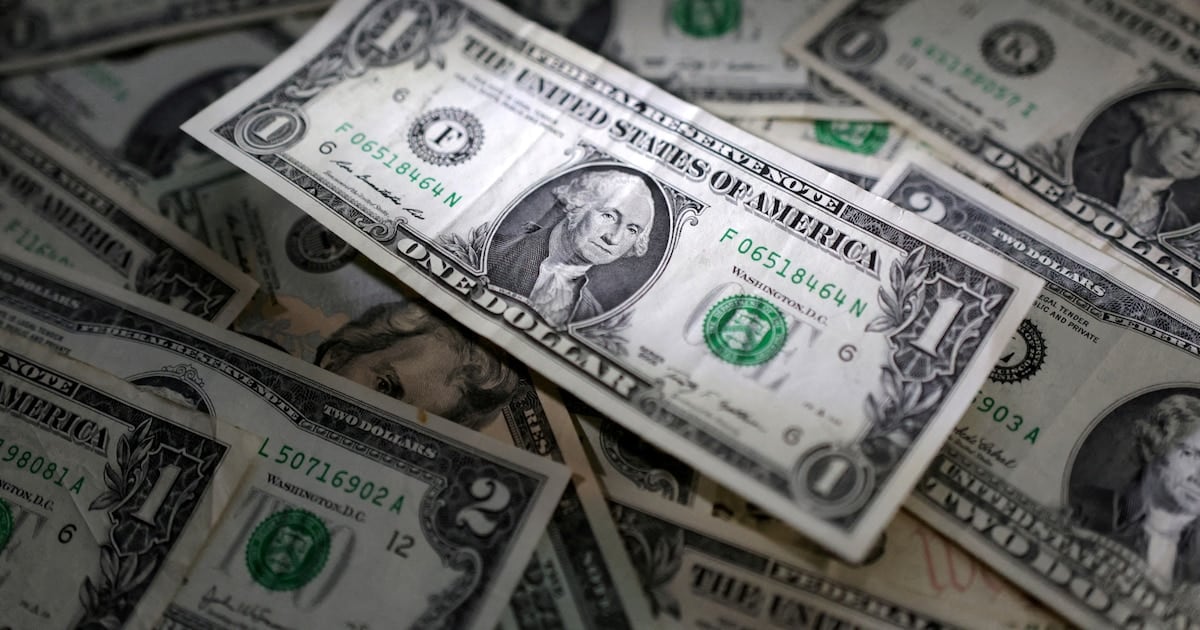 Dólar en baja: el Banco Nación vendió a 1.540 pesos y el mayorista cerró la semana con un retroceso del 0,4%