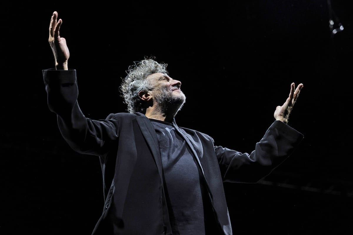 Fito Páez se plantó en el escenario y le cantó una canción al propio operativo de seguridad