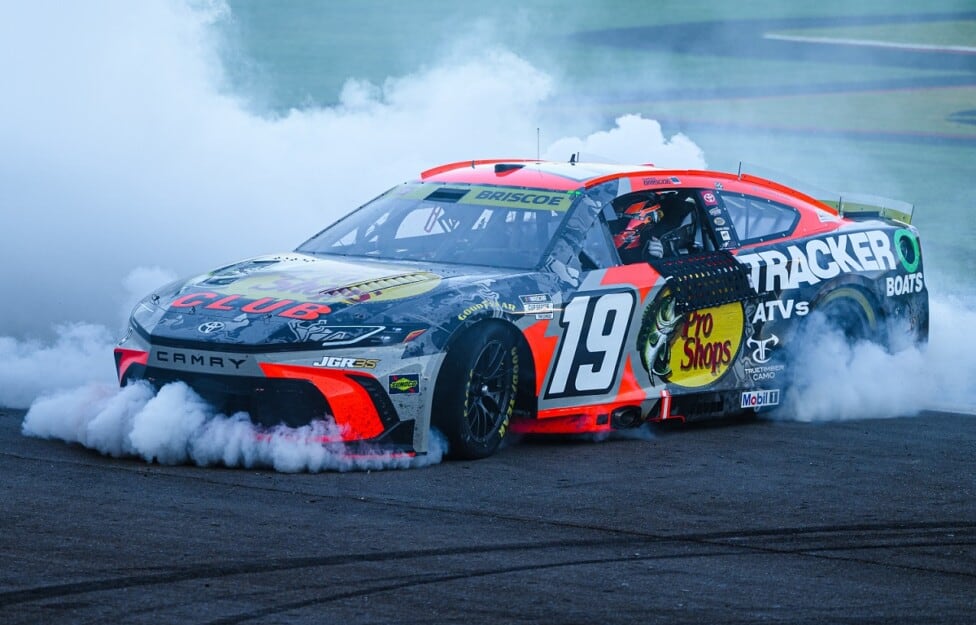 Briscoe se quedó con la fecha de Las Vegas y la Copa de la NASCAR quedó con Larson al frente