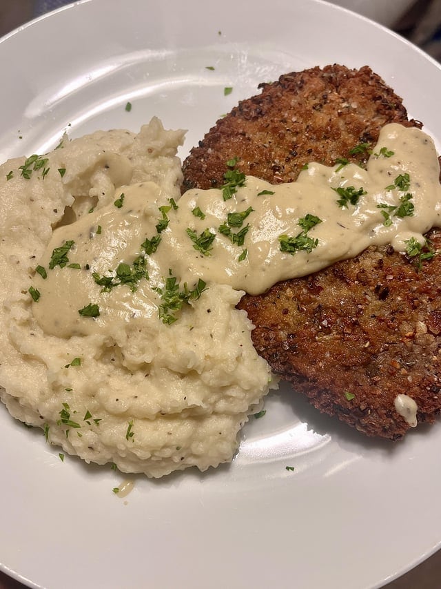 El primer chiste malo de MasterChef: a Pachu lo echaron por una milanesa con film, cruda y con grasa