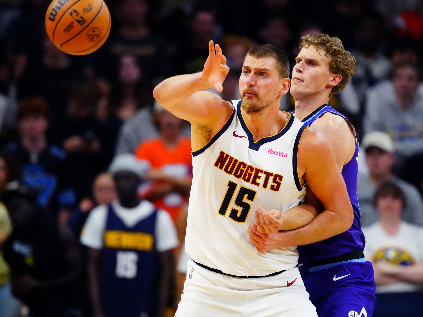 Denver arrancó la pretemporada con una derrota ante Utah y un Jokic que sigue regalando magia