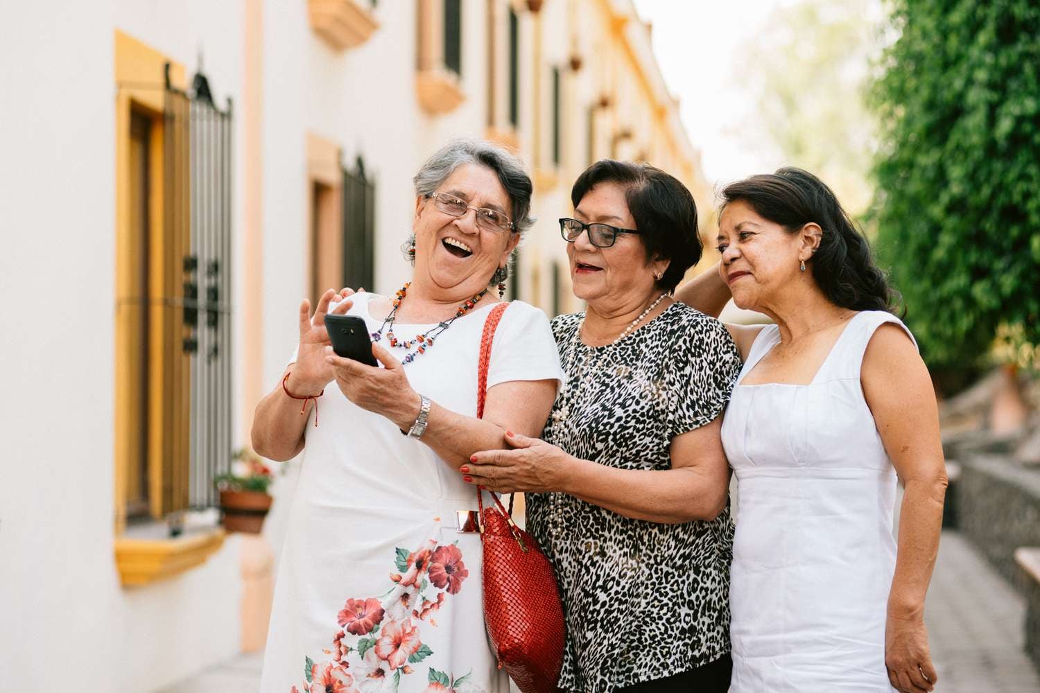 A los 85 y con la valija lista: dos amigas texanas que ya cruzaron medio mundo y ahora van por Asia