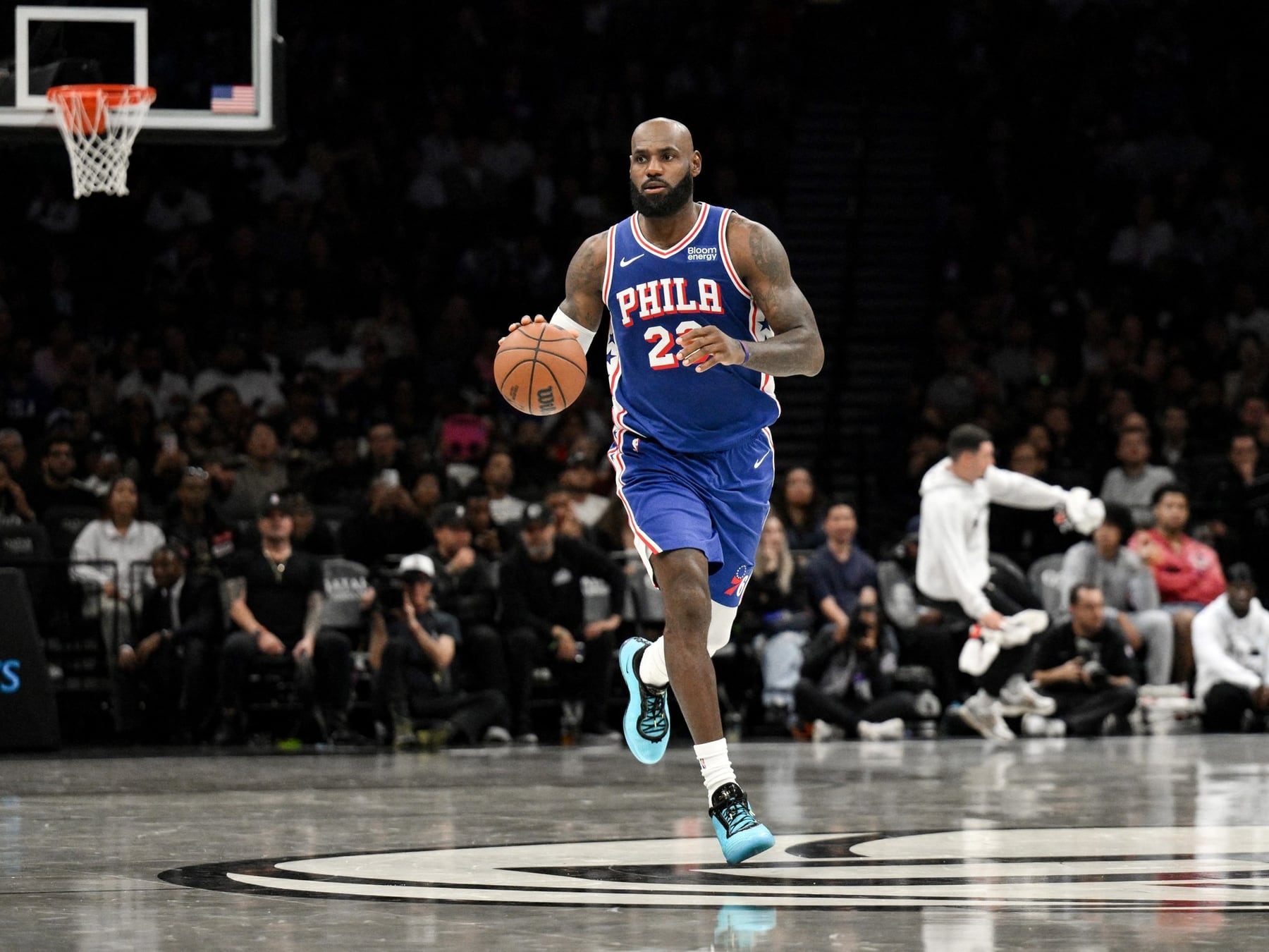 LeBron se probó la camiseta de los Sixers y la pasaron mal: perdieron con los Nets