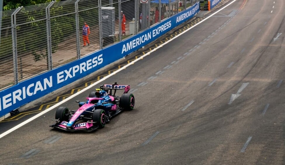 Verstappen se adueñó de Marina Bay bajo la lluvia y Colapinto se quedó sin motor a las dos vueltas