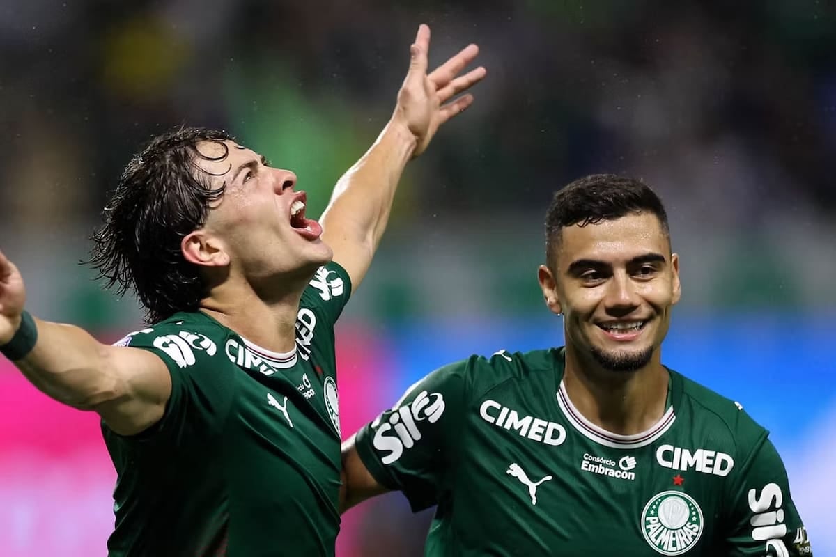 Giay firma su primer doblete profesional en la goleada de Palmeiras sobre un Corinthians que se entrega a Seedorf