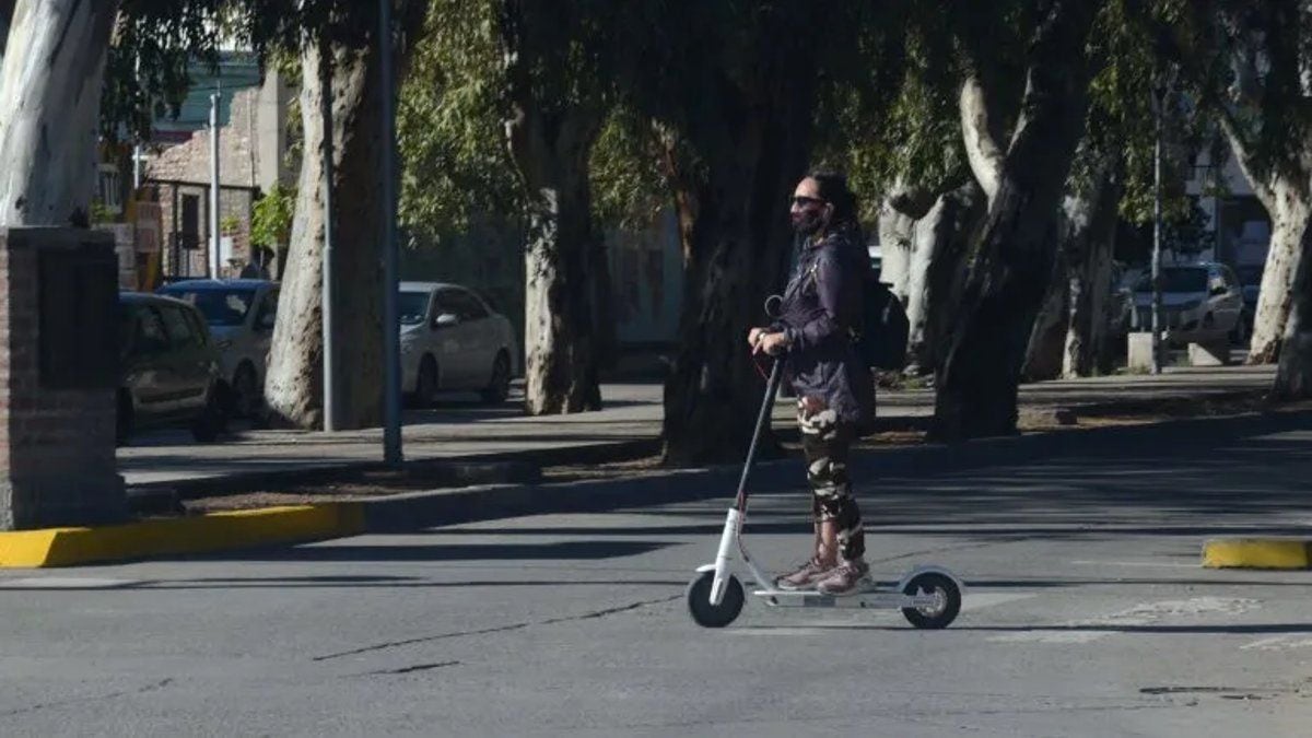 Monopatines públicos en Neuquén: la apuesta patagónica que reordena la calle y la preocupación por la seguridad vial