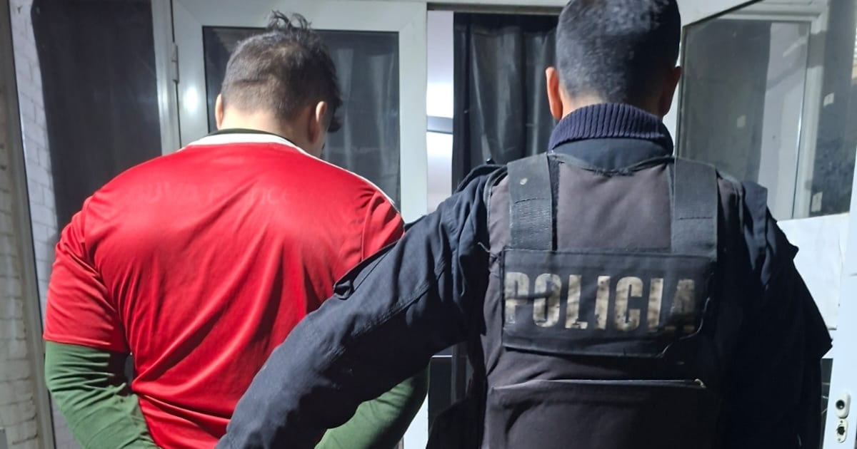 Detienen a un ex policía exonerado por narcotráfico como único sospechoso del femicidio de una joven en Rosario