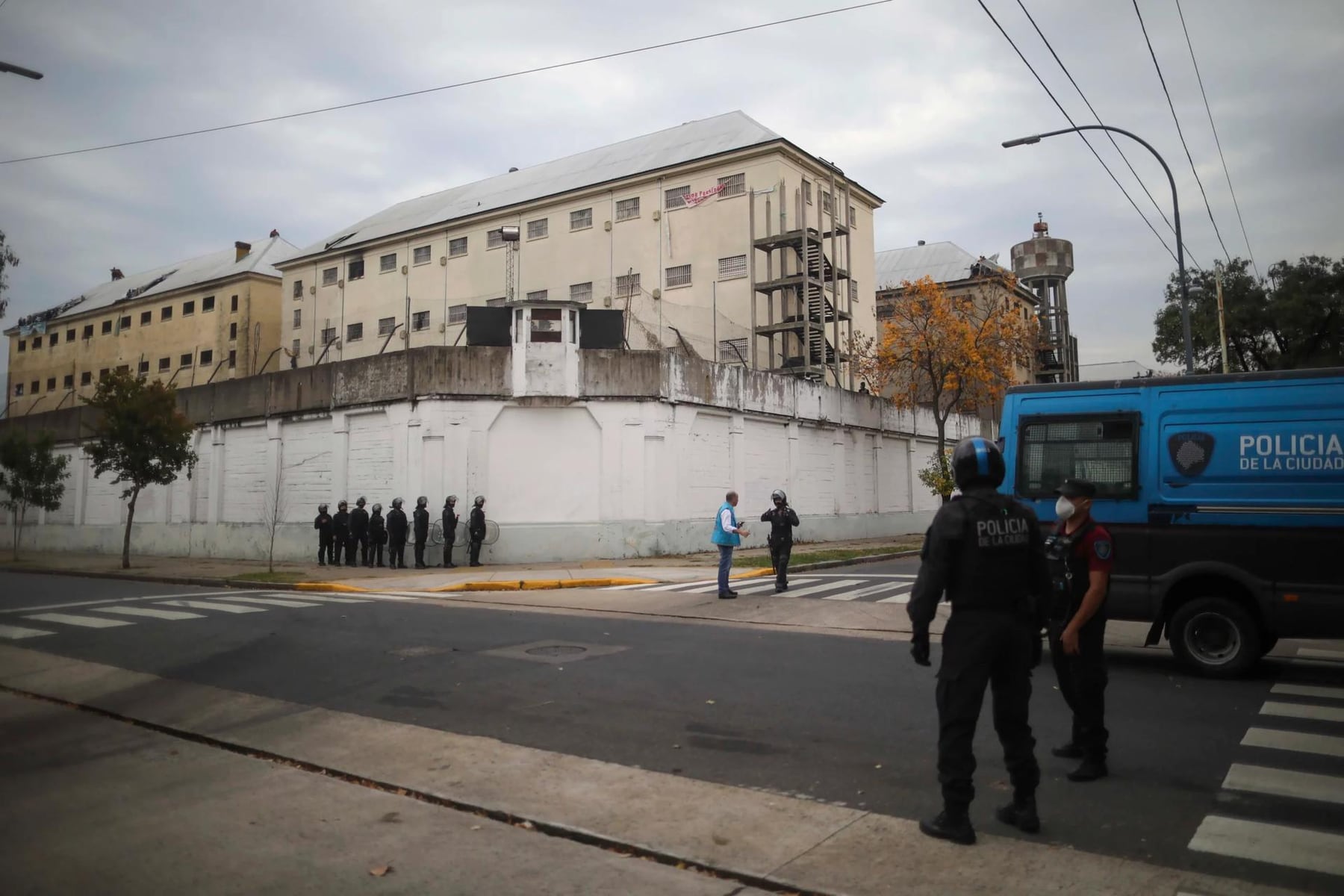 Devoto se vacía: ya mudaron al 60 por ciento de los presos a Marcos Paz y crecen las quejas por las pertenencias