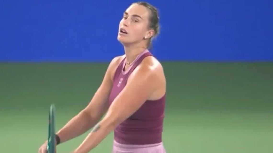 Sabalenka se tropezó en su propia fortaleza china y una outsider la mandó a casa