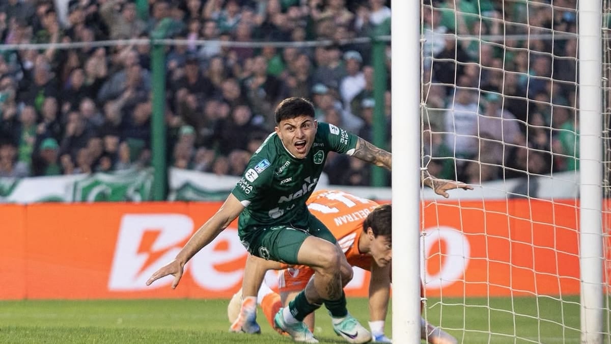 Sarmiento se dio el gusto y le rompió el invicto a un River que no levanta cabeza