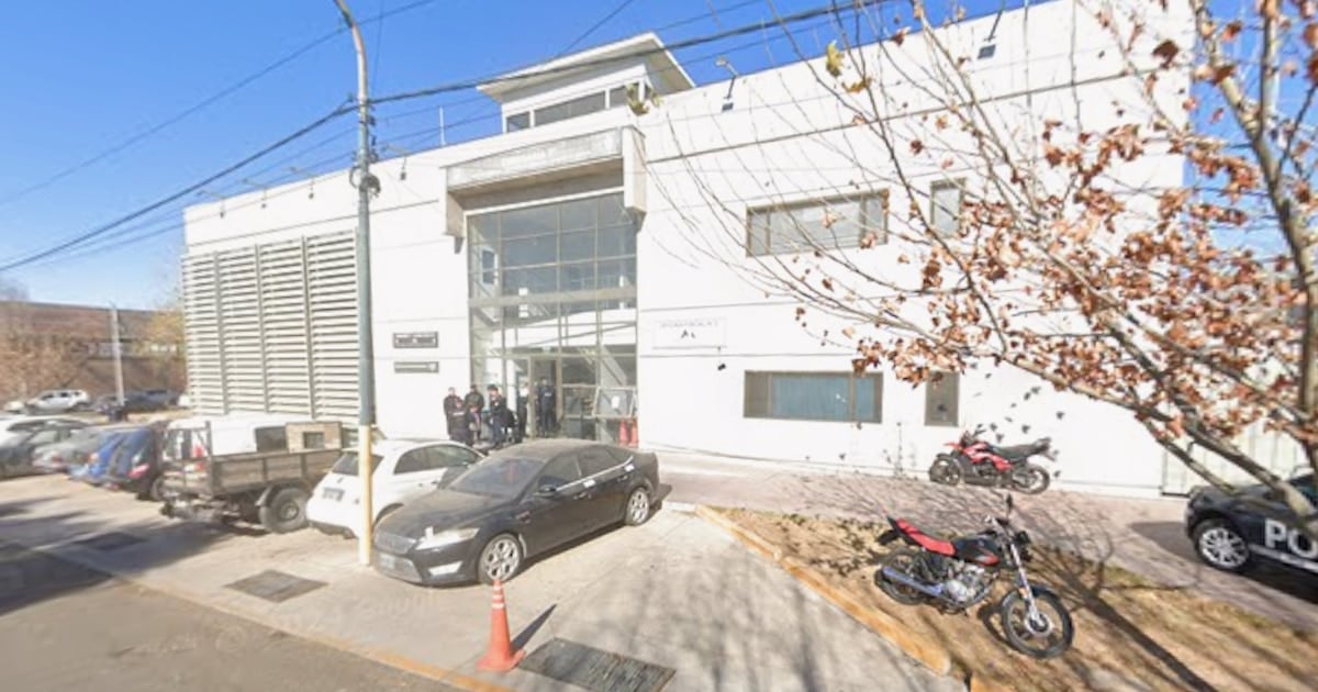Imputan a un policía de Mendoza por violar a una detenida dentro de la Comisaría Séptima de Godoy Cruz