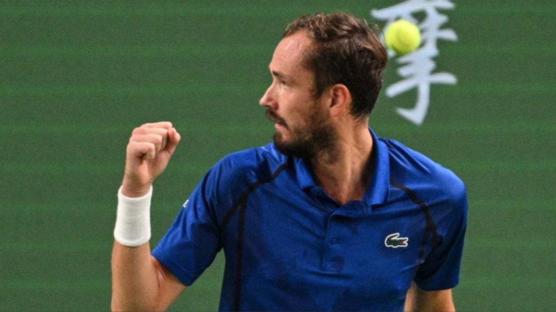 Jódar, a sus 20 años, se mete entre los cuatro mejores del Masters 1000 de Shanghái y se cruzará con Medvedev