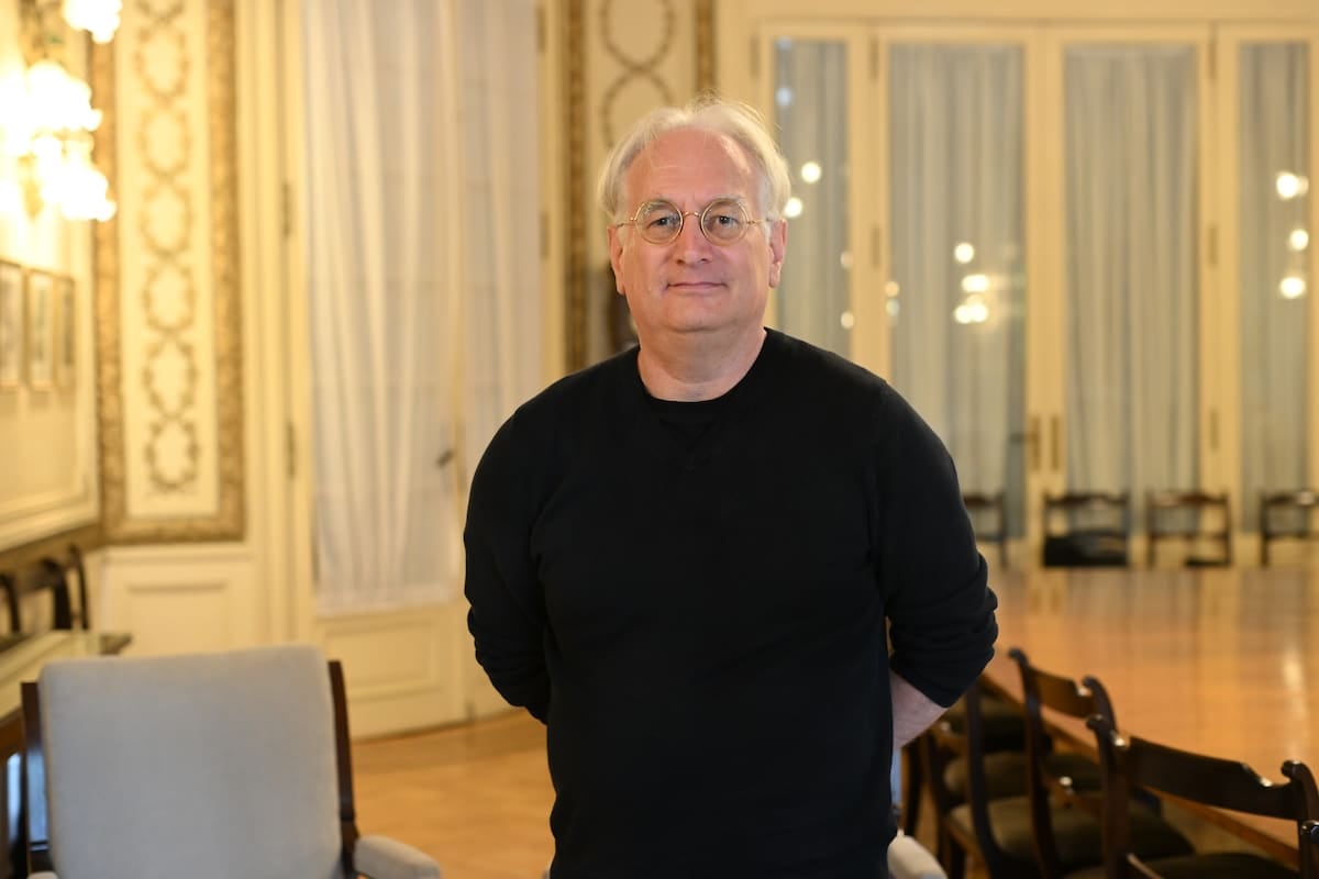 El investigador que le pone freno al entusiasmo con la IA en las aulas: puede profundizar la brecha y achatar el pensamiento