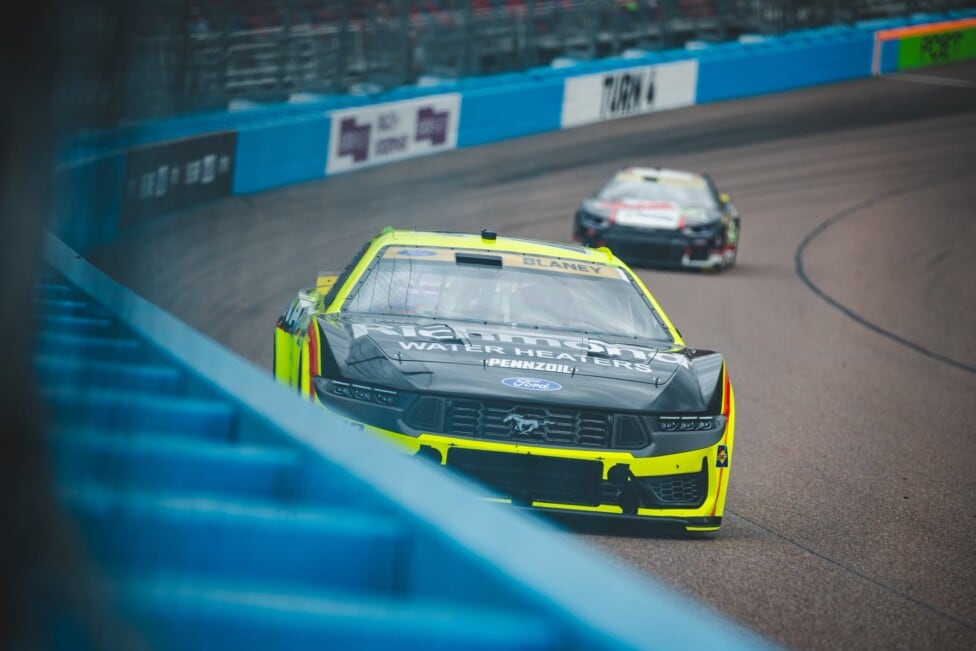 Blaney tomó la pole en Phoenix y dejó a Larson a la saga en el arranque del Chase