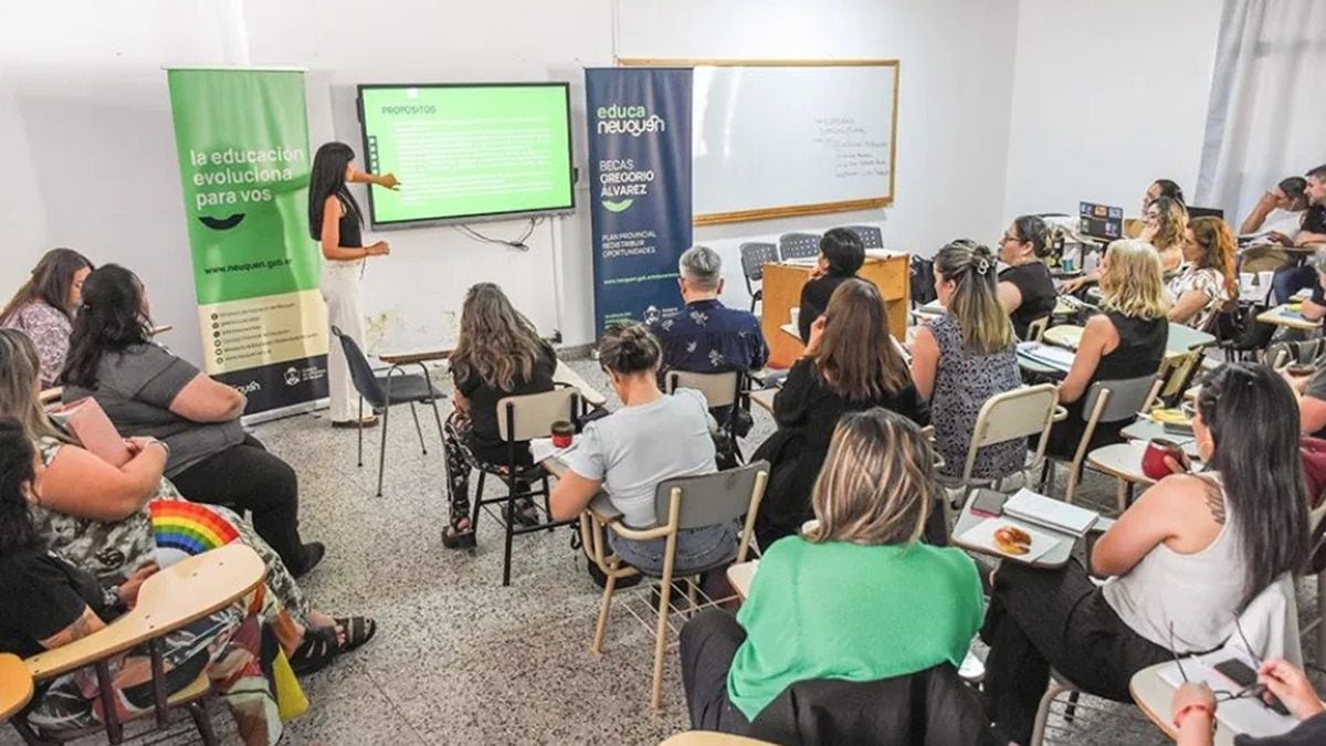 Neuquén: 438 estudiantes ya tienen la Beca Gregorio Álvarez en la mano y el resto mira el reloj