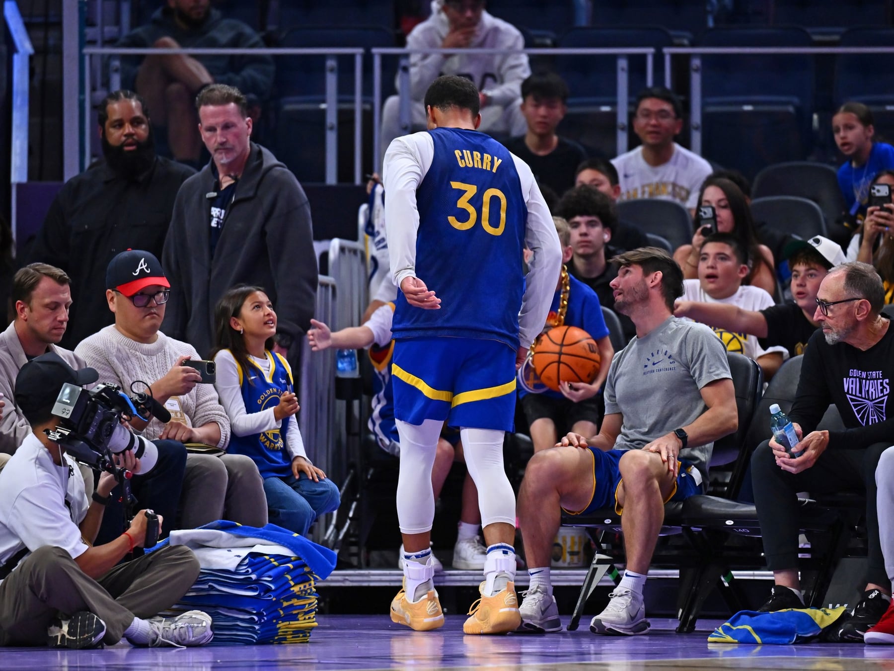 Curry apostó por San Francisco y la apuesta le cobró factura en el primer entrenamiento