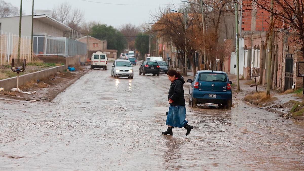 Tormentas en Neuquén: lo que hay que tener listo antes de que el agua llegue a la casa