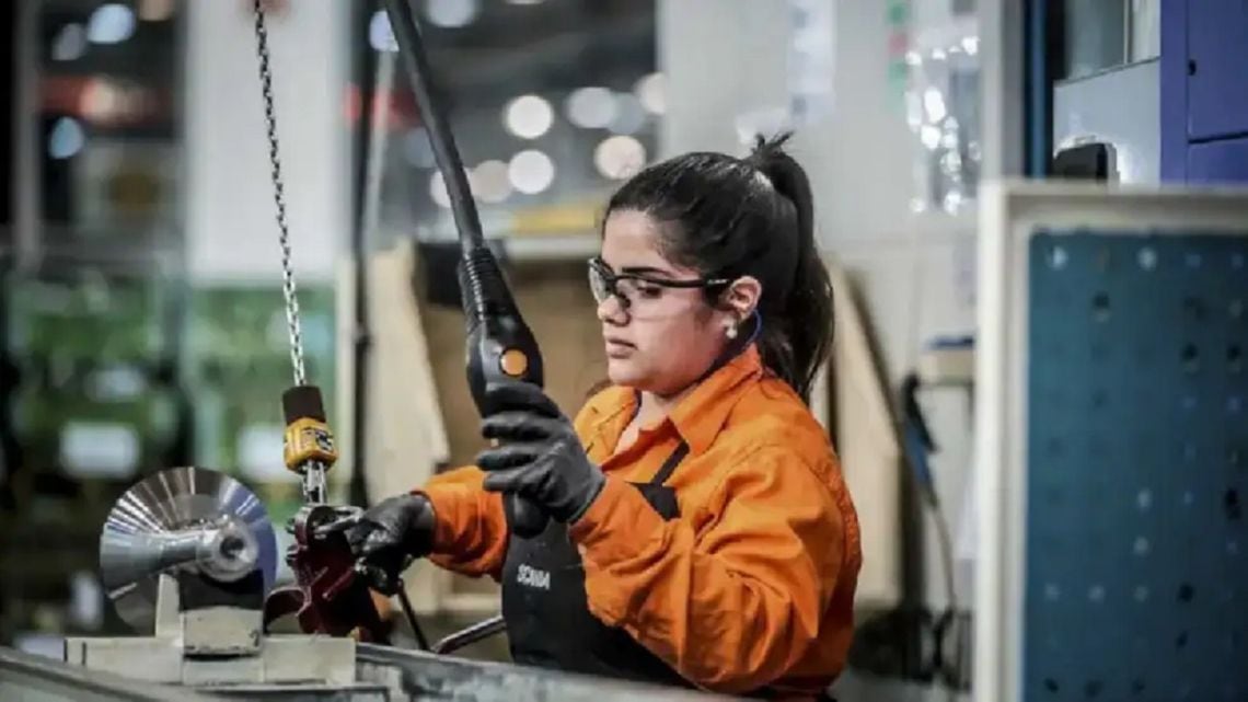 La actividad económica'avanzó 0,1% en agosto y quedó lejos de compensar la caída de julio