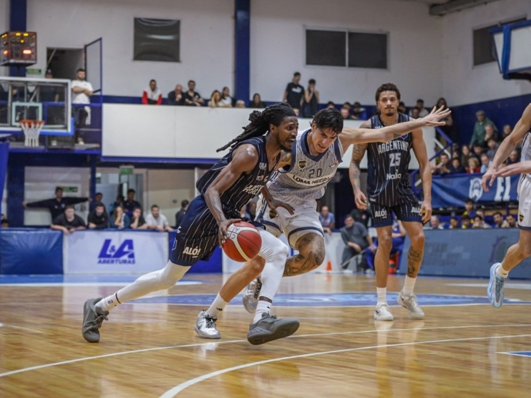 Dos finales anticipadas en una noche: Argentino e Instituto ganaron con el corazón en la boca