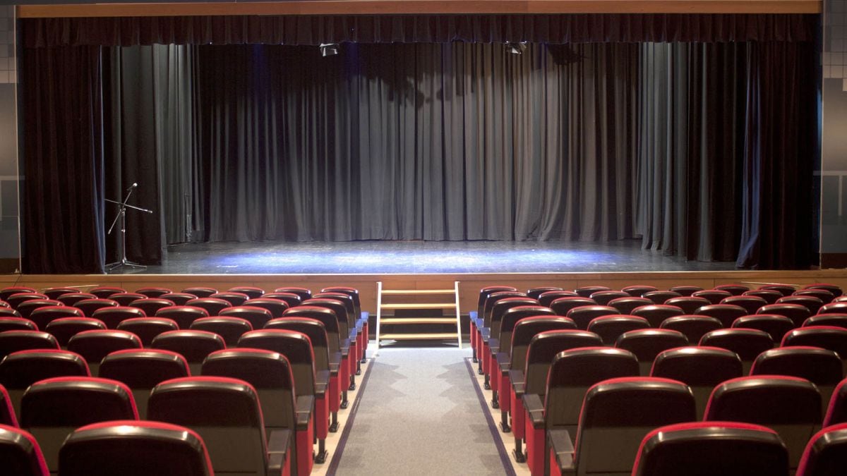 El Alto Valle se llena de música, comedia y humor en cuatro escenarios