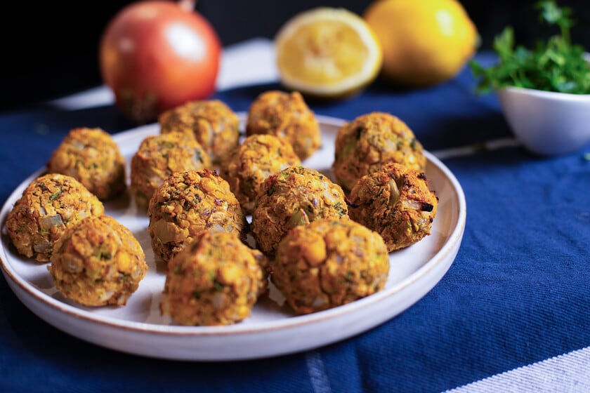 Bolitas de garbanzos y brócoli: una cena vegana, sin gluten y sin complicarse