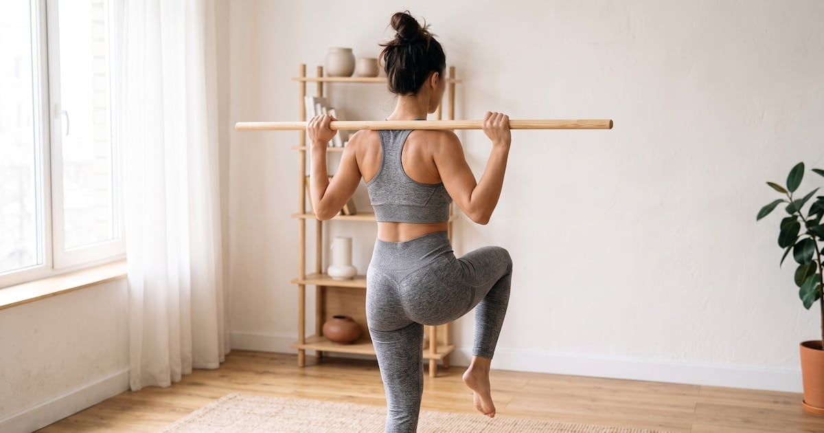 Una escoba, tres movimientos y una forma sencilla de cuidar el abdomen