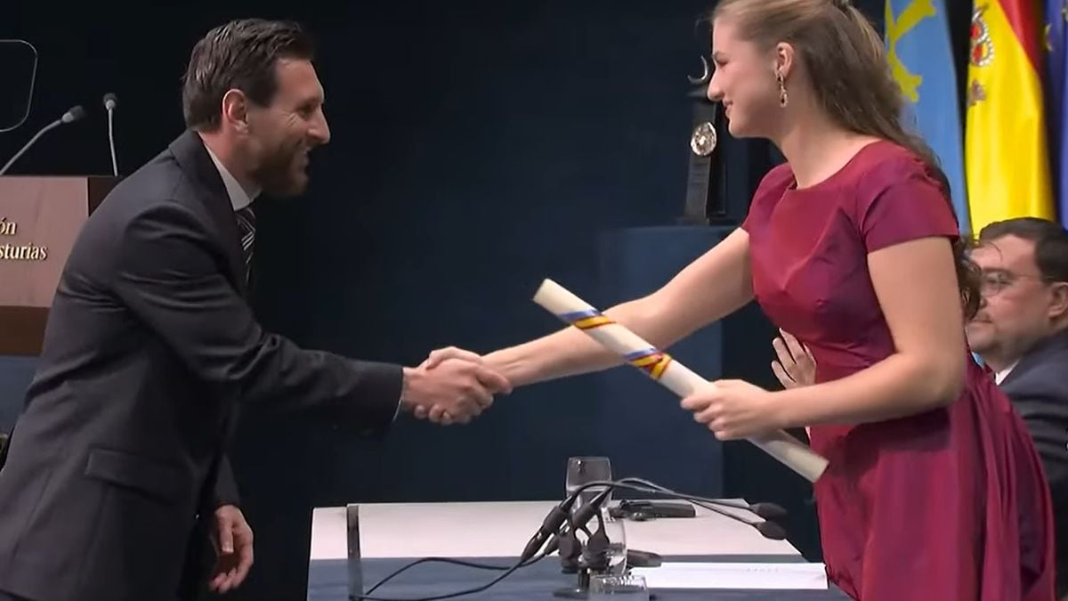 Messi recibió en Oviedo un nuevo reconocimiento institucional