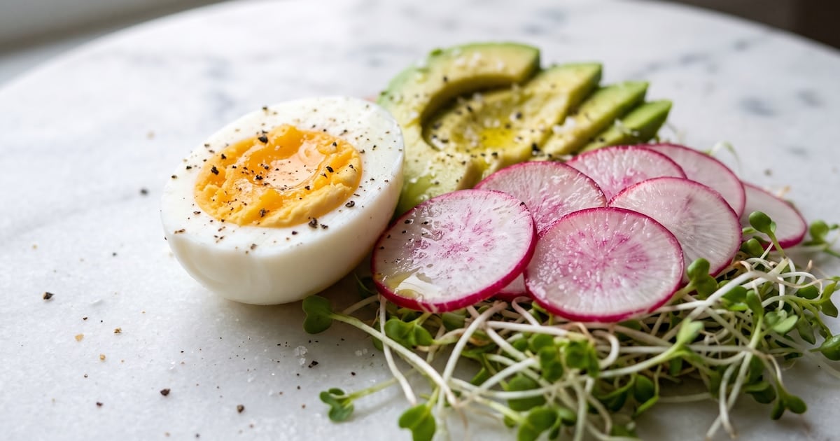 El huevo duro gana nutritionalmente coneny y media docena de acompañamientos simples