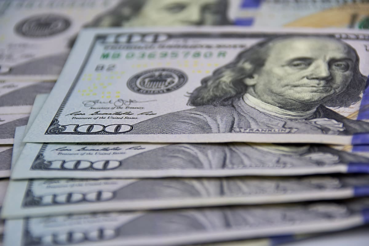 Dólar sin cambios: el oficial queda en $1.550 y el blue en $1.560