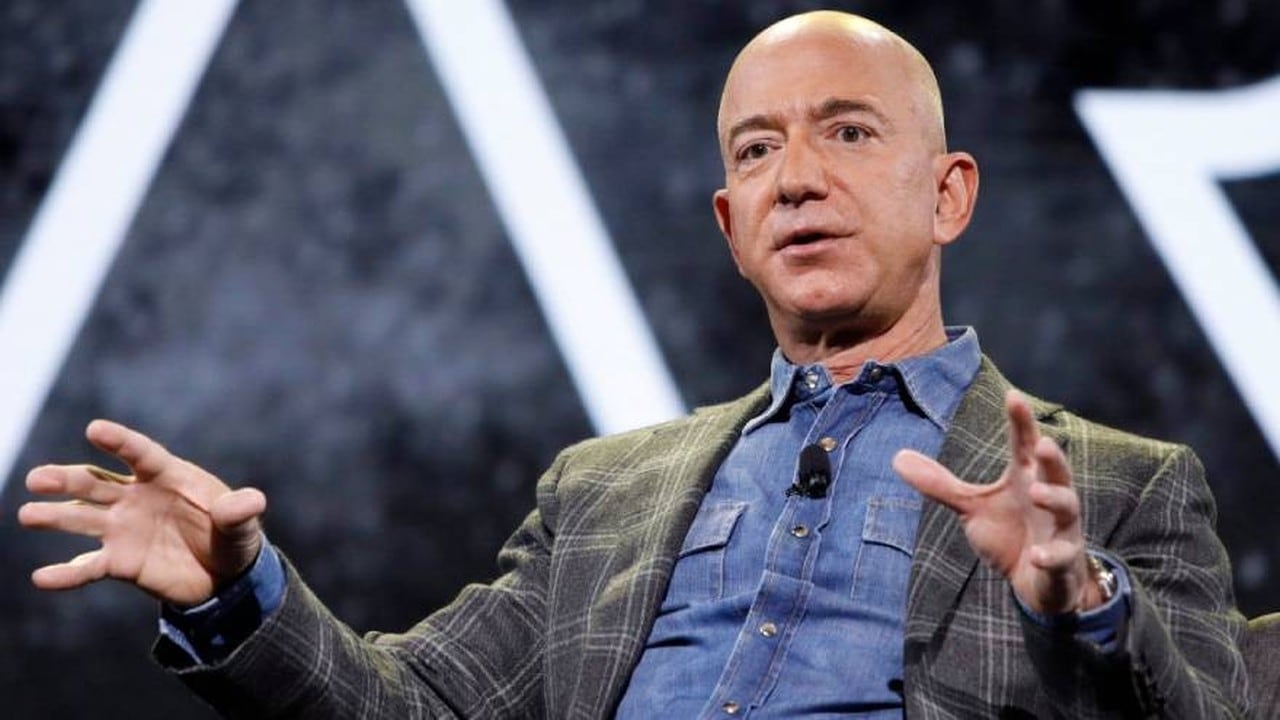 Bezos calcula que la inteligencia artificial podría recortar la jornada semanal a tres días