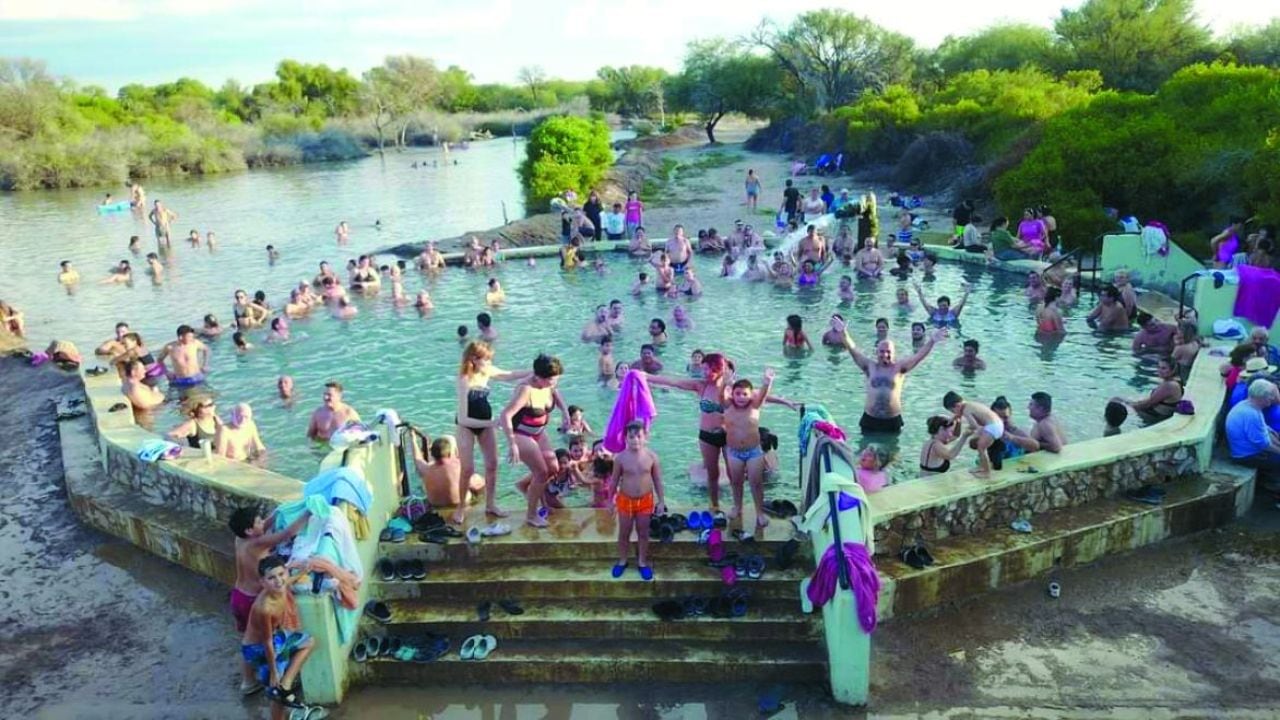 Cinco Termas Argentinas para Combinar Aguas Minerales y Escapadas Naturales