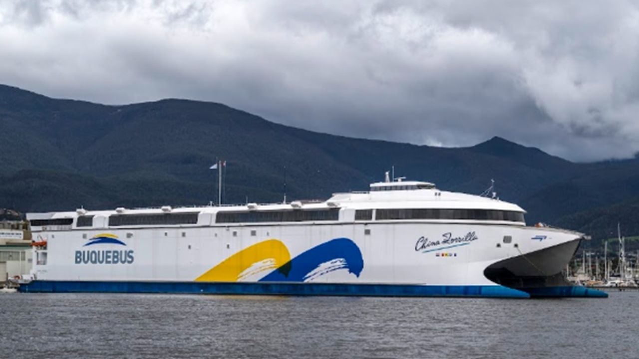 El China Zorrilla debutó entre Buenos Aires y Colonia: cómo funciona el catamarán eléctrico